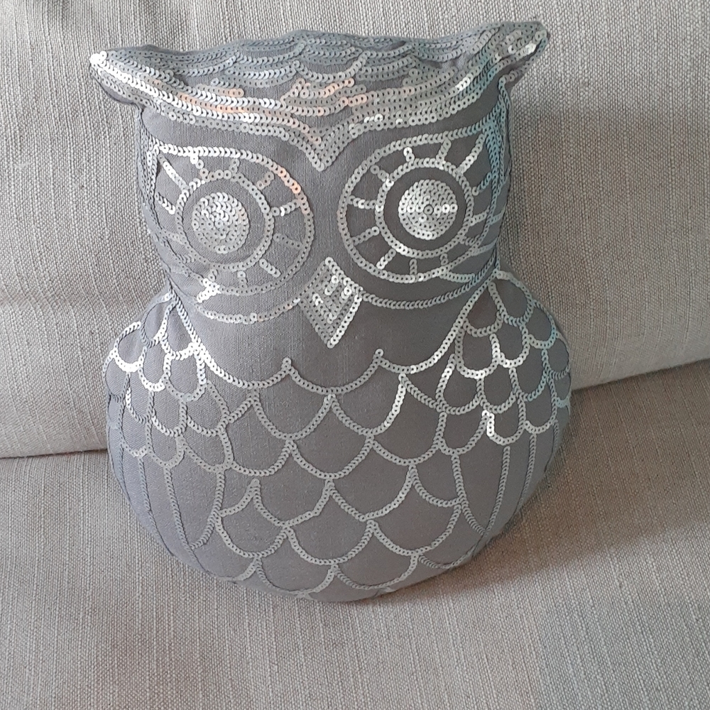 x Hootie the Owl Throw Pillow (Blowfish not included)